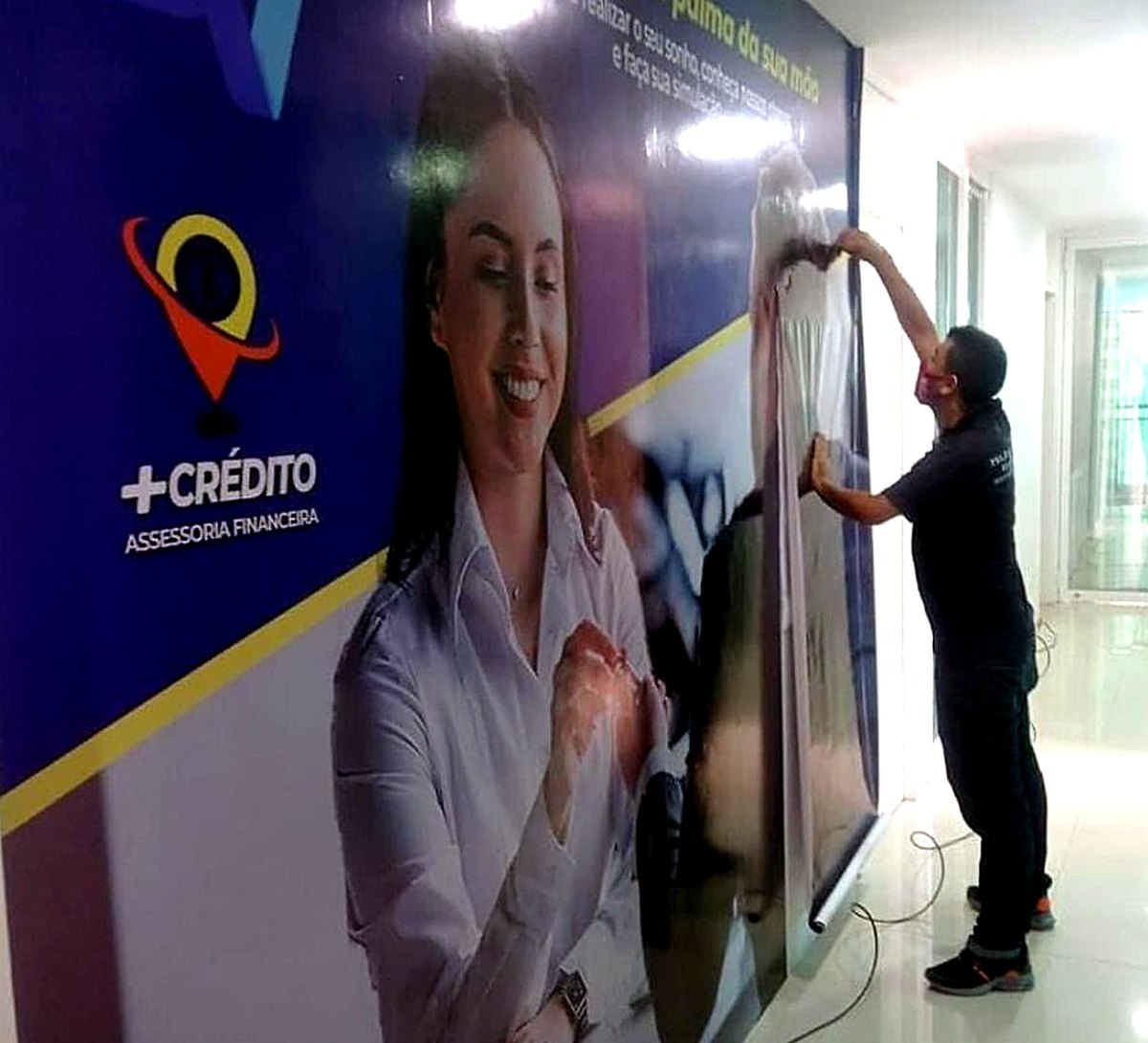 Instalação de comunicação visual e identidade de marca
